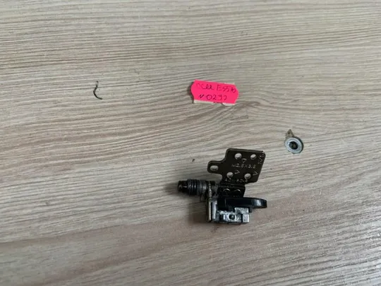 N0292 Dell E5570 Петля R Ціна