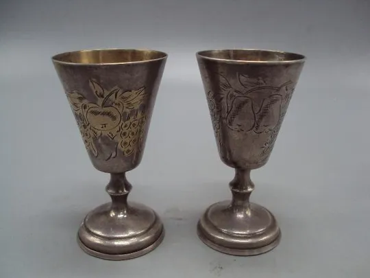 Рюмки стопки резьба виноград, груши и яблоки серебро 875 голова М3 вес 68,59 г рюмка лот 2 шт №14319 Ціна