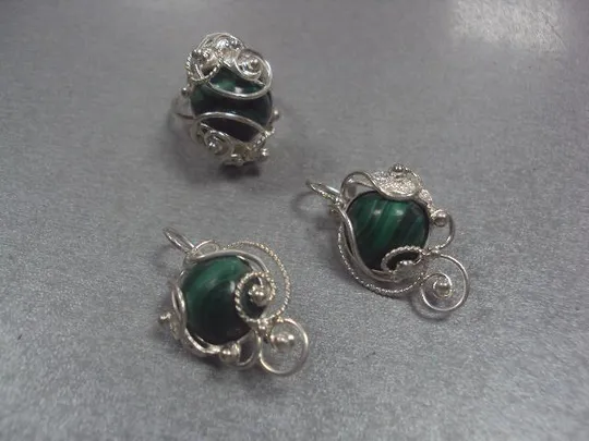 Комплект набор серьги и кольцо малахит серебро 925 проба украина 21,57 г 17 размер клейм нет №15027 Ціна