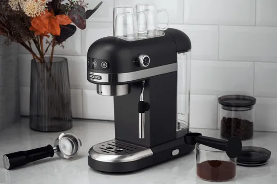 Купити Кофеварка рожковая Ardesto YCM-E1502 1350 Вт черная