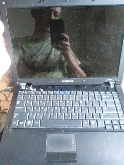 фото, ноутбук samsung   стан на фото.не включається. куплений на аукціоні з европи.