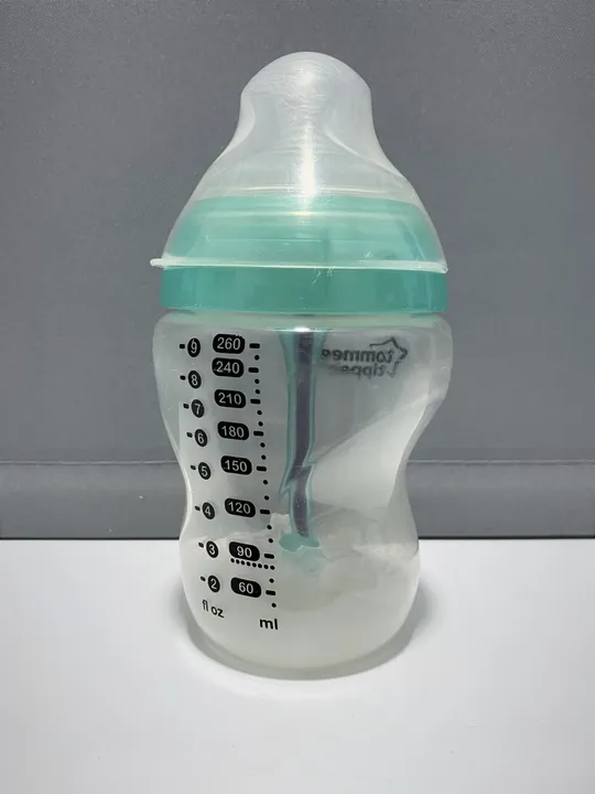 Пляшечка Tommee Tippee Anti-Colic (260 ml) З аукціону