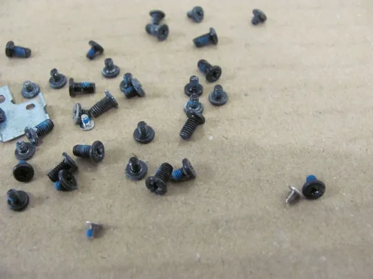 Купити номер0032-11 комплектуюче гвинти для Dell VOSTRO V131 оригінал