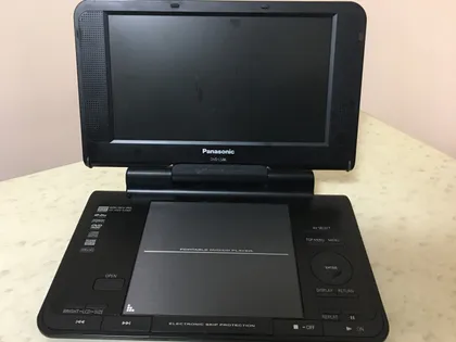фото, Портативний DVD/CD програвач “Panasonic”, працюючий, модель DVD-LS86