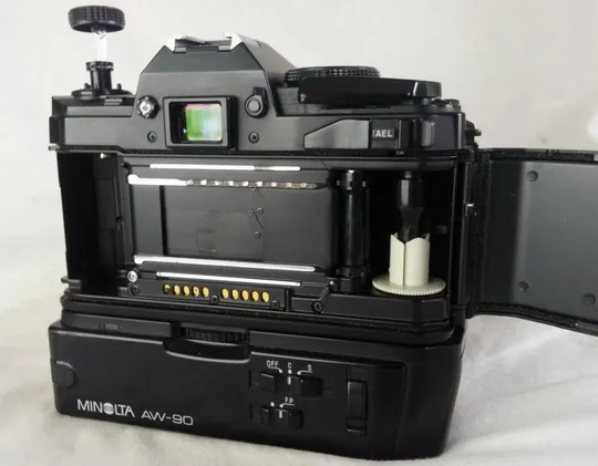 Minolta Maxxum AF 9000 + Minolta AF 35-70/3.5-4.5 Ф49mm + блок AW90 + вспышка Minolta 280PX Де купити