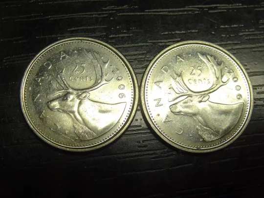 Купити 25 центів 2006 Канада (два різновиди) різні мітки під портретом Королеви