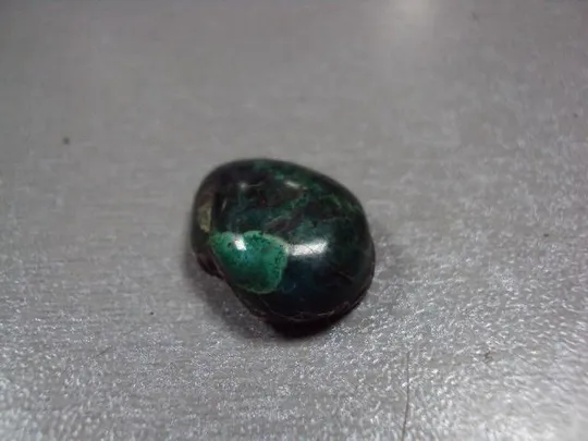 Камень хризоколл зеленый на подложке для ювелирных изделий вес 3,6 г размер 8х20,5х16,5 мм №13274 Ціна