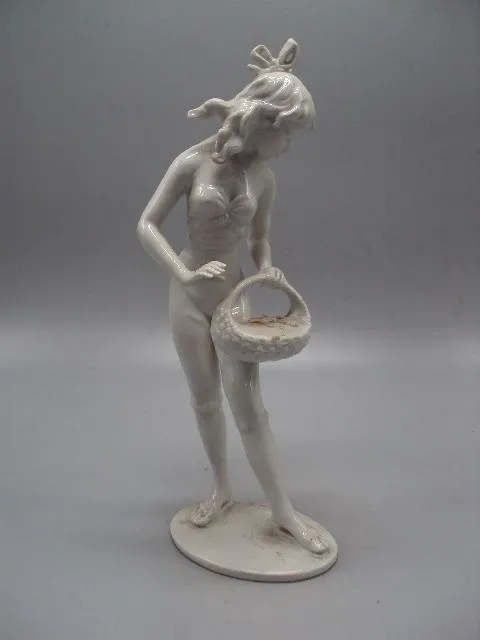 Фигура фарфор статуэтка Германия Unterweissbach K.Stener девушка с корзиной кунст высота 24,8 см №73 Ціна