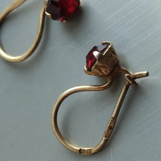 Купити Небольшие, но очень симпатичные винтажные серебряные серьги с камешками из СССР,звезда ns332