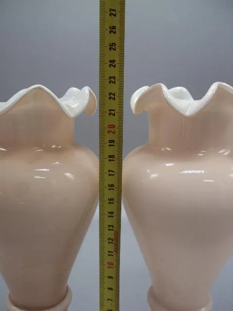 Ваза бежевая стекло бежевый цвет с молочным высота 22,7 см, диаметр 8,8 см лот 2 шт №10923 З аукціону