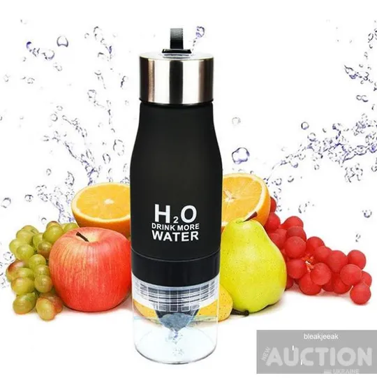 Пляшка для води та напоїв H2O Water Botte з соковижималкою 650 мл чорна З аукціону