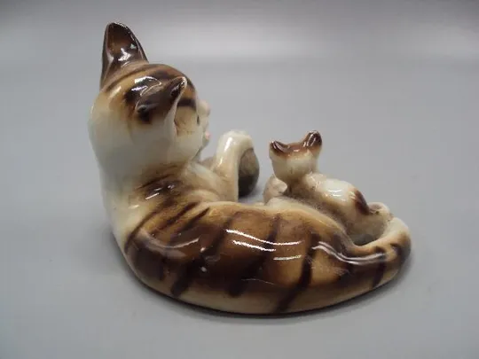 Фигура фарфор Германия GH co Grafenthal кошка с котятами и клубком котики высота 7,7см (скол) №11570 Де купити
