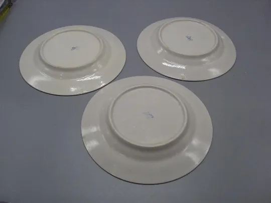Тарелки фарфор Полонное с золотым ободком тарелка лот 3 шт диаметр 17,6 см №14568 Продаж