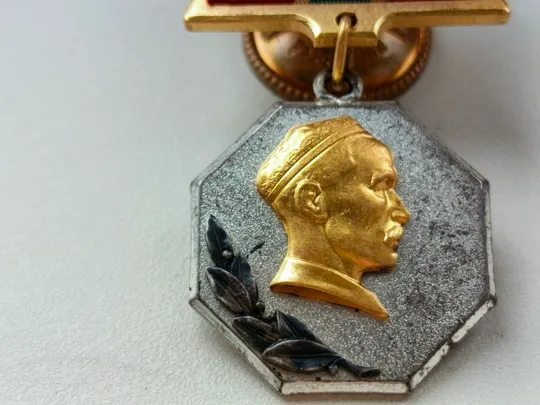 Медаль:Госпремия Узбекской ССР имени ХАМЗЫ Продаж