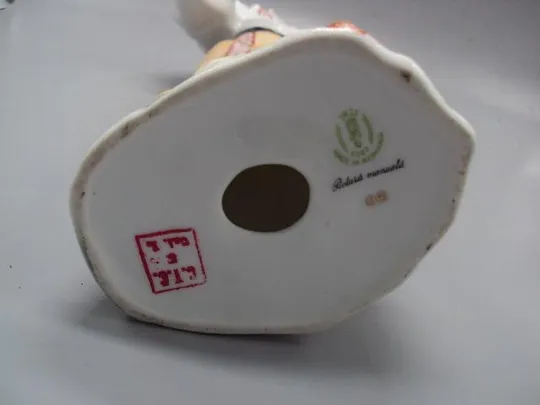 Фигура фарфор статуэтка Румыния JRJS CLUJ девушка с бабочкой и цветами высота 41 см №65 Характеристики