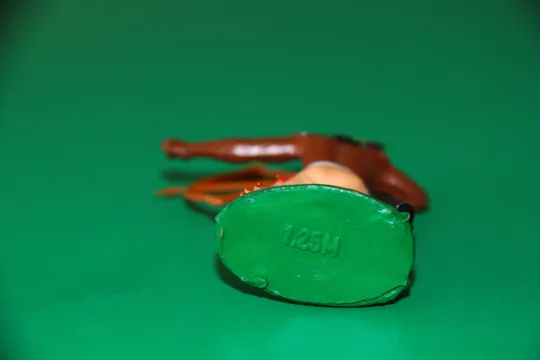 індіанець ГДР №045 ГРОМОВИЙ ЯСТРУБ з луком Георг Блехтшмідт РОЖЕВА ГУМА З аукціону