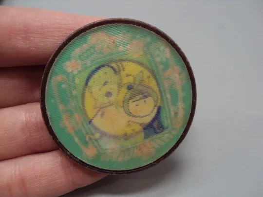 Знак детский сказка Колобок дед и баба у окна переливающийся переливашка №17028 Продаж