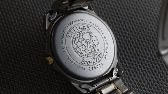 CITIZEN Eco-Drive TITANIUM 100м. дата черный циферблат model: E110-H24610 TA Продаж