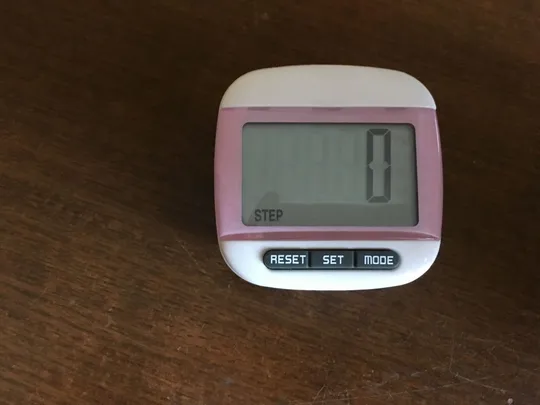 Педометр шагомер на прищепке б.у. 1 раз Ціна