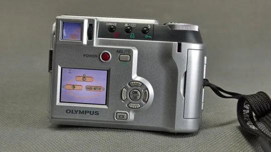 Купити Цифровий фотоаппарат 3.0Mpix Olympus Camedia C-700 Ultra Zoom + EQ 38-380мм Zoom lens x10.0 Вживане