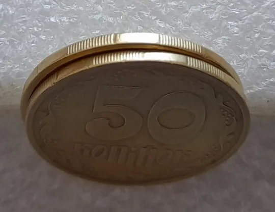 (4062) 50 копійок 1994 1.2АЕм викрошка на вінку між 7 та 8 гронами (варіант) - 2 монети одним лотом (50 копеек 1994 1.2АЕм) Інтернет-аукціон