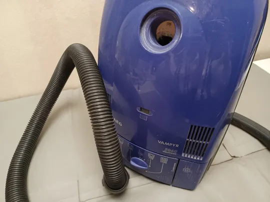 0542с  пилосос AEG Vampyr 5060 electronic З аукціону