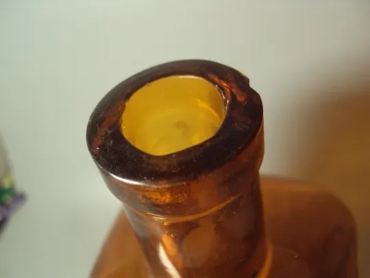 бутылка четырехгранная высота 21,5 см (№ 726) З аукціону