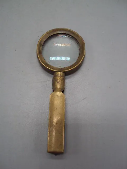Линза лупа увеличительное стекло латунь, остатки посеребрения длина 10,8 см, диаметр 4,4 см №3329 Ціна