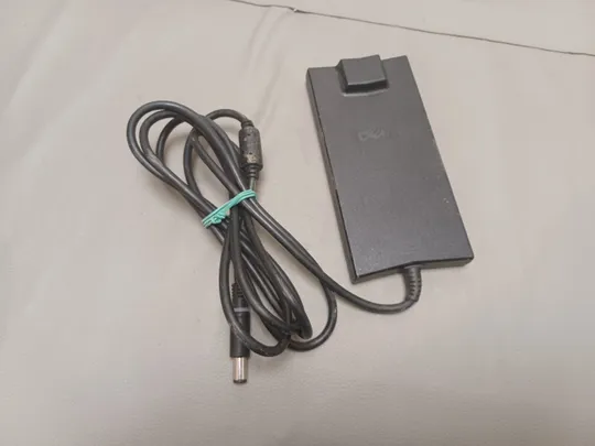 0949 адаптер живлення DELL LA90PE1-01 19.5V 4.62A   НІМЕЧЧИНА Продаж