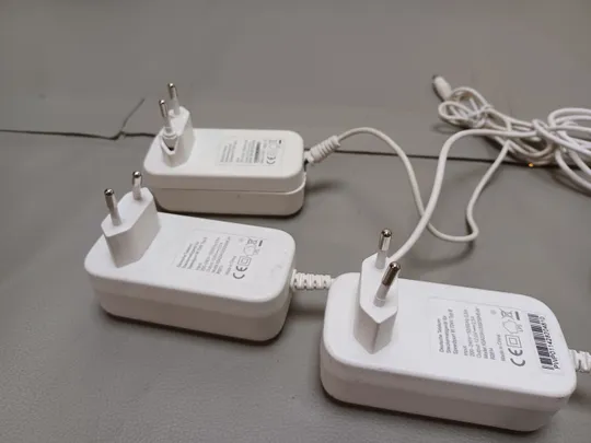 Купити 0625 адаптер живлення W724V 12V 2.5A  3 шт НІМЕЧЧИНА