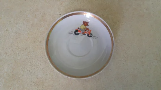 Купити Блюдце дитяче Ведмедик на мотоциклі стара радянська порцеляна Дульово Вживане