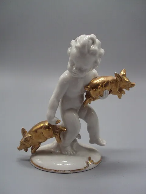 Фигура фарфор статуэтка Германия путти мальчик с поросятами ребенок и поросята высота 13,5 см №15461 Ціна