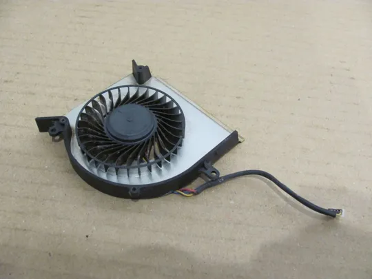 номер0284-30 Вентилятор (кулер, FAN) E330401250MC для MSI GL63 GE63 GE73 GL73 WE73 GP73 GP63 WE63 оригінал З аукціону