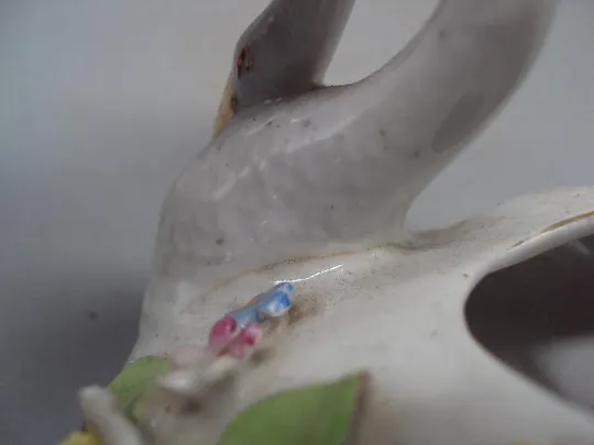 Карандашница фарфор Германия Martinroda лебедь и цветы розы фигура высота 9,2 см под реставрацию №37 Продаж