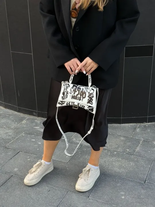 Сумка Balenciaga Hourglass Small Handbag Graffiti in White 99338 Інструкція
