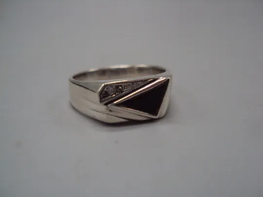 Кольцо новое перстень черный треугольник серебро 925 проба Украина вес 4,51 г 20 размер №15577 Ціна