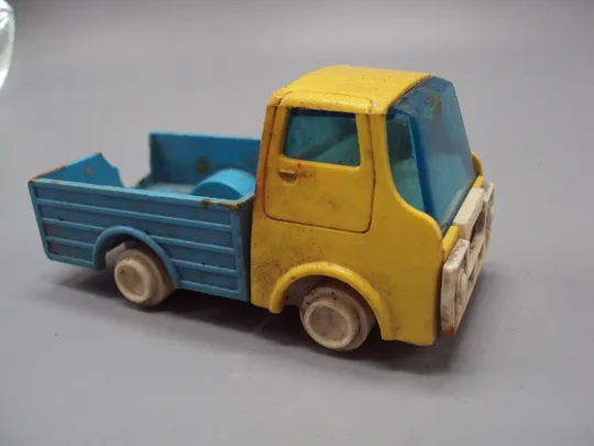 Модель машинка грузовик ДЗИ игрушка автомобиль ссср донецкая фабрика игрушек 5,1х10,3 см №15597 Ціна