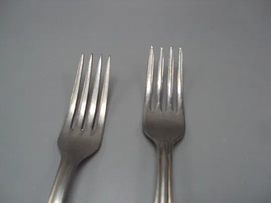 Столовые приборы вилки нерж столовая и десертная вилка нержавейка 18,2 см и 20 см лот 2 шт №18639в Інтернет-аукціон