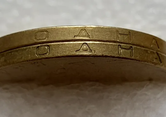 (256) 1 гривня 2005 викрошка у 'Д' в слові 'ОДНА' на гурті - 2 монети одним лотом (1 гривна 2005 брак) З аукціону