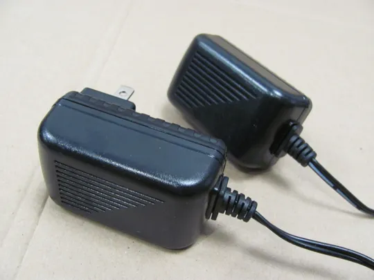 адаптер живлення FJ-SW1260501500DU FJ-SW1260501500DP 5V 1500mA 4.0 * 1.0 mm  оригінал ЦІКАВИТЬ ОПТ Інтернет-аукціон