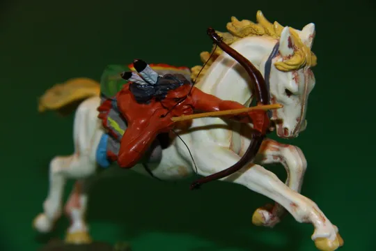 Купити ІНДІАНЕЦЬ З ЛУКОМ НА КОНІ №6847 индеец ELASTOLIN 70мм ФРГ