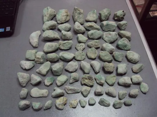 Камни минералы Варисцит необработанный вес 2 кг 708 грамм лот №11837 Ціна