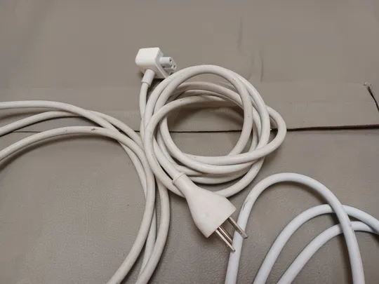 0573 МЕГА ЛОТ мережеві кабеля З аукціону