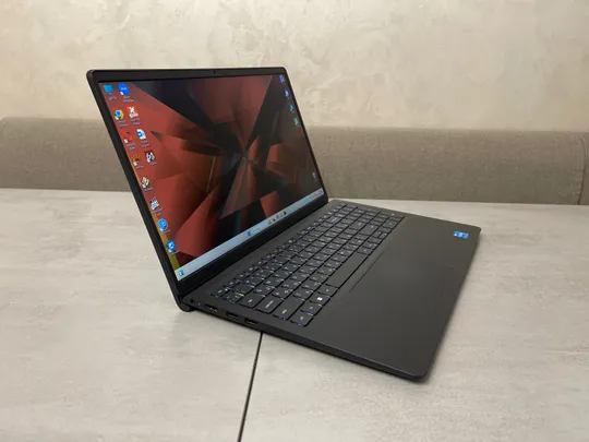 Ноутбук Dell Vostro 15 3510, 15,6 FHD IPS, i3-1115G4, 8GB, 256GB SSD. Гарантія З аукціону