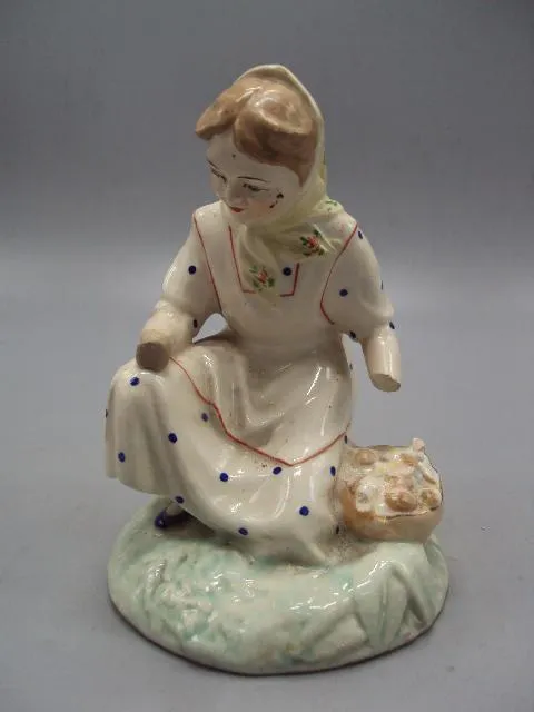 Фигура фарфор СНХ БССР Минск ФФЗ девочка с корзиной с грибами собирает грибы высота 13,5 см №14020 Ціна