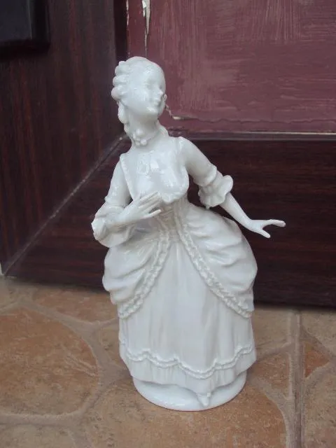 Фарфоровая фигура Валлендорф девушка дама в платье Валендорф 19 см (на пальцах склейка) №3211 Ціна