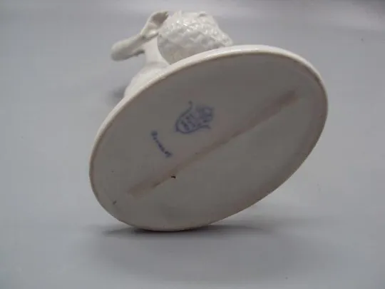 Фигура фарфор статуэтка Германия Unterweissbach K.Stener девушка с корзиной кунст высота 24,8 см №73 Характеристики