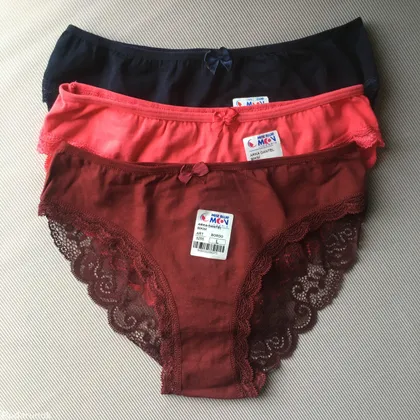 фото, Трусики бразиліани (комплект 3 шт) з бавовни і мережива Miss blue moon синій/рожевий/бордо розмір S