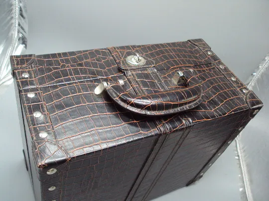 Косметичный чемодан с подсветкой Бьюти кейс органайзер для косметики и украшений 25,6х16,5х32 №18561 Інтернет-аукціон