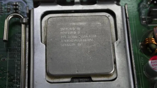 Купити Материнская плата Intel D102GGC2 ATI XPRESS 200 PCI-E + Pentium D 945 HT 3.40GHz/4M/800 + 1Gb DDR2